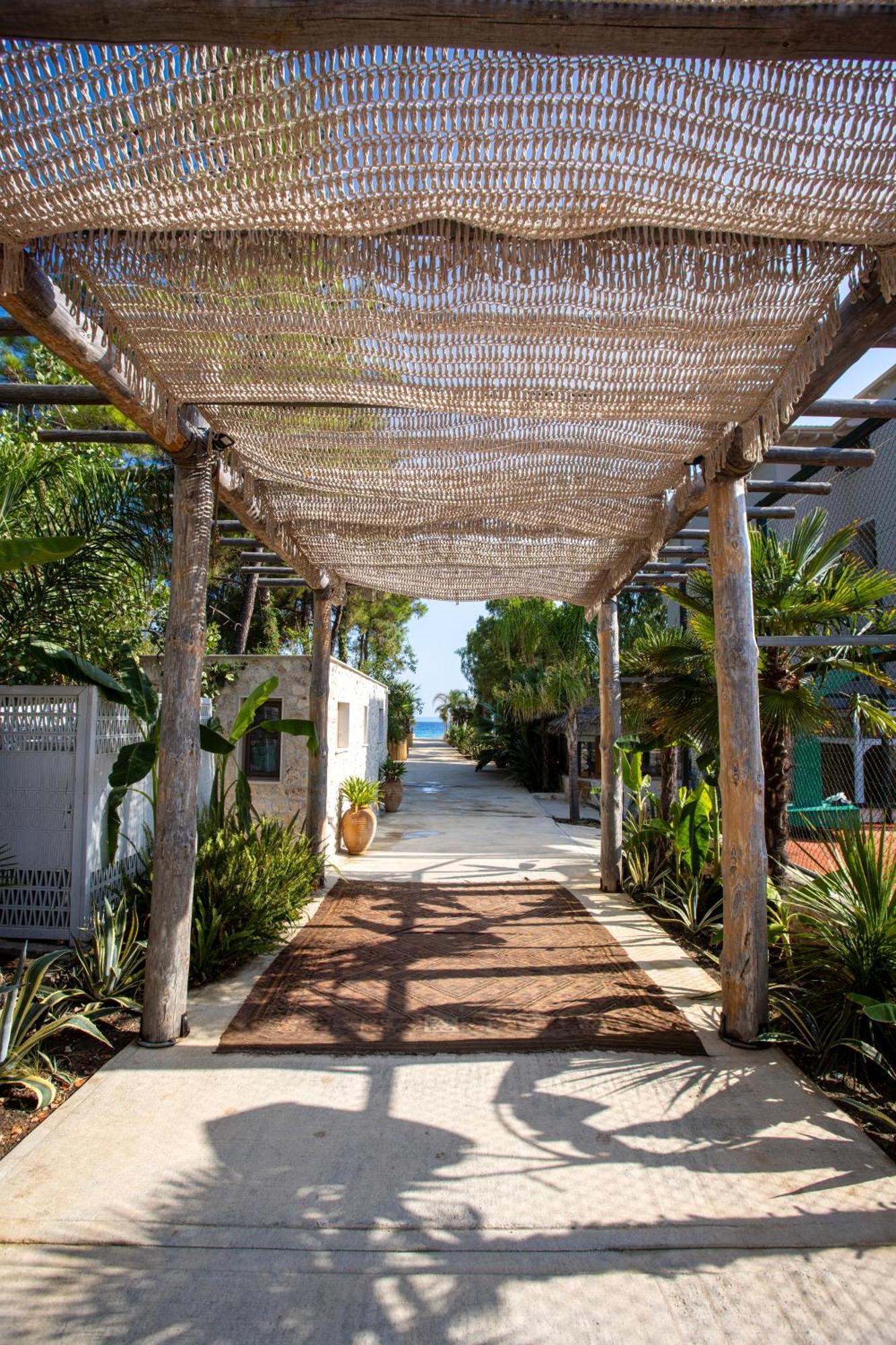 Mako Sea & Suites Pefkochori Exterior photo